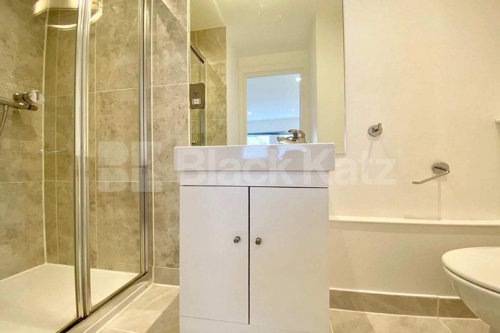  Spacious two bedroom two bathroom apartment on Chapel Market Chapel Market, Angel